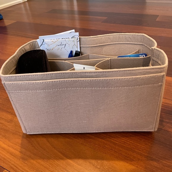 Authentic Louis Vuitton Neverfull GM Tote - Picture 2 of 9